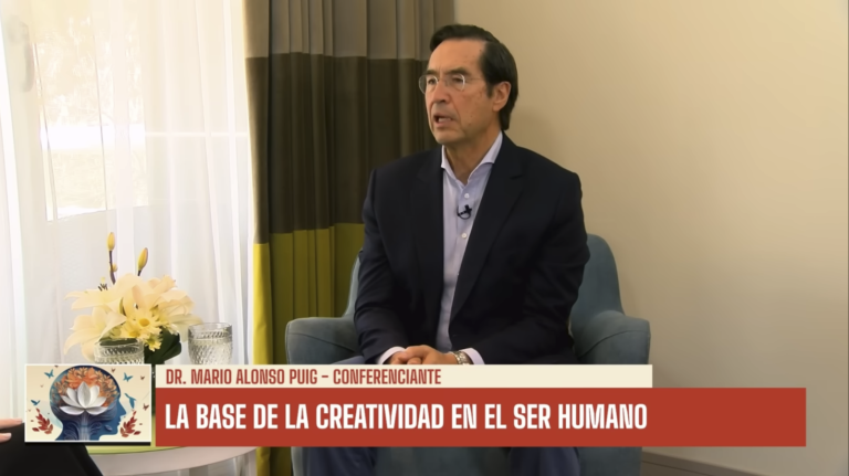 Blog 102 Foto de Mario Alonso Puig hablando, sobre fondo neutro, con título “Recupera tu creatividad”