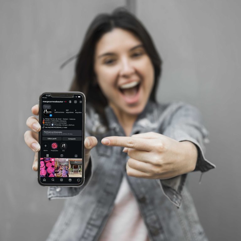 Post en redes sociales de Marga Carnes de Autor con productos frescos y diseño gráfico alineado con la estrategia de marca.