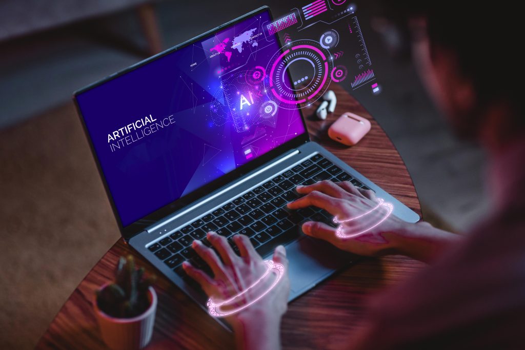 Comparativa visual entre un diseño generado por IA y una versión revisada con criterio estratégico de marca