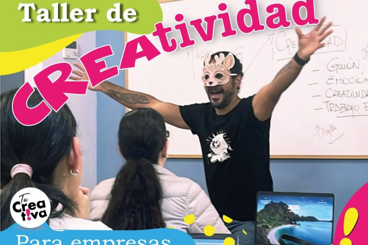 Impartiendo un taller de creatividad, con una máscara para inspirar a los asistentes a pensar fuera de lo común y explorar nuevas perspectivas. La creatividad no tiene límites, y en nuestras sesiones, buscamos romper las barreras de lo convencional para encontrar soluciones innovadoras y frescas.