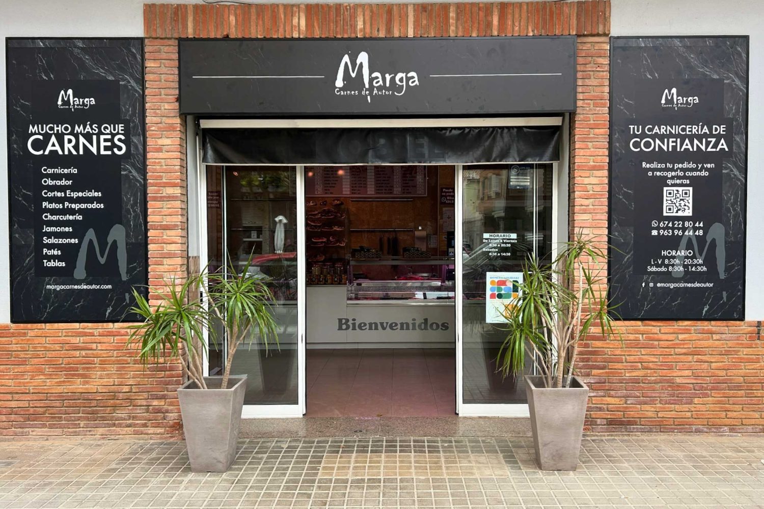 Estudio de Diseño Gráfico Creativo en Valencia y Yecla 13 Fachada de Marga Carnes de Autor con nueva rotulación: identidad visual clara, profesional y cercana, diseñada para destacar en el comercio local.